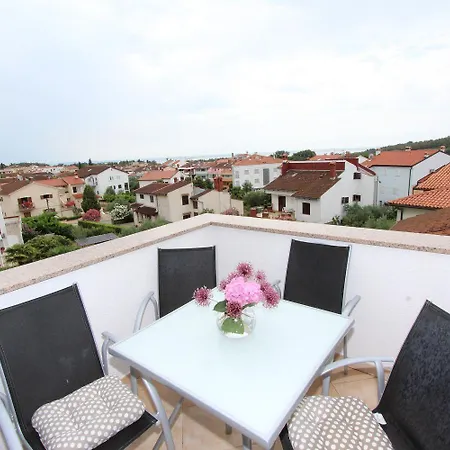 Bezauberndes Mit Blick Auf Eufemia Von Von Der Dachterrasse