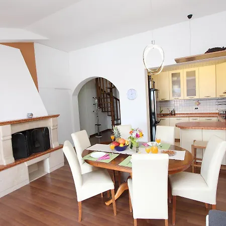 Apartment Bezauberndes Mit Blick Auf Eufemia Von Von Der Dachterrasse