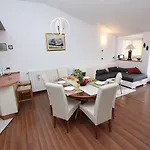 Apartmán Bezauberndes Mit Blick Auf Eufemia Von Von Der Dachterrasse *