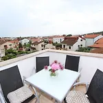 Bezauberndes Mit Blick Auf Eufemia Von Von Der Dachterrasse